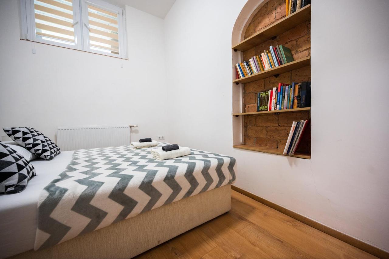 Spacious And Bright 2Bdr Apartment In The Old Town ซาราเยโว ภายนอก รูปภาพ